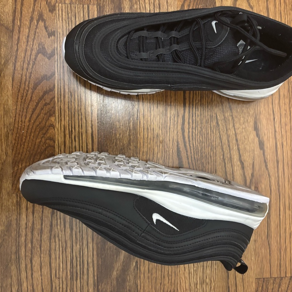 Nike Black and White Athletic Shoes men size 10.5 women size 12